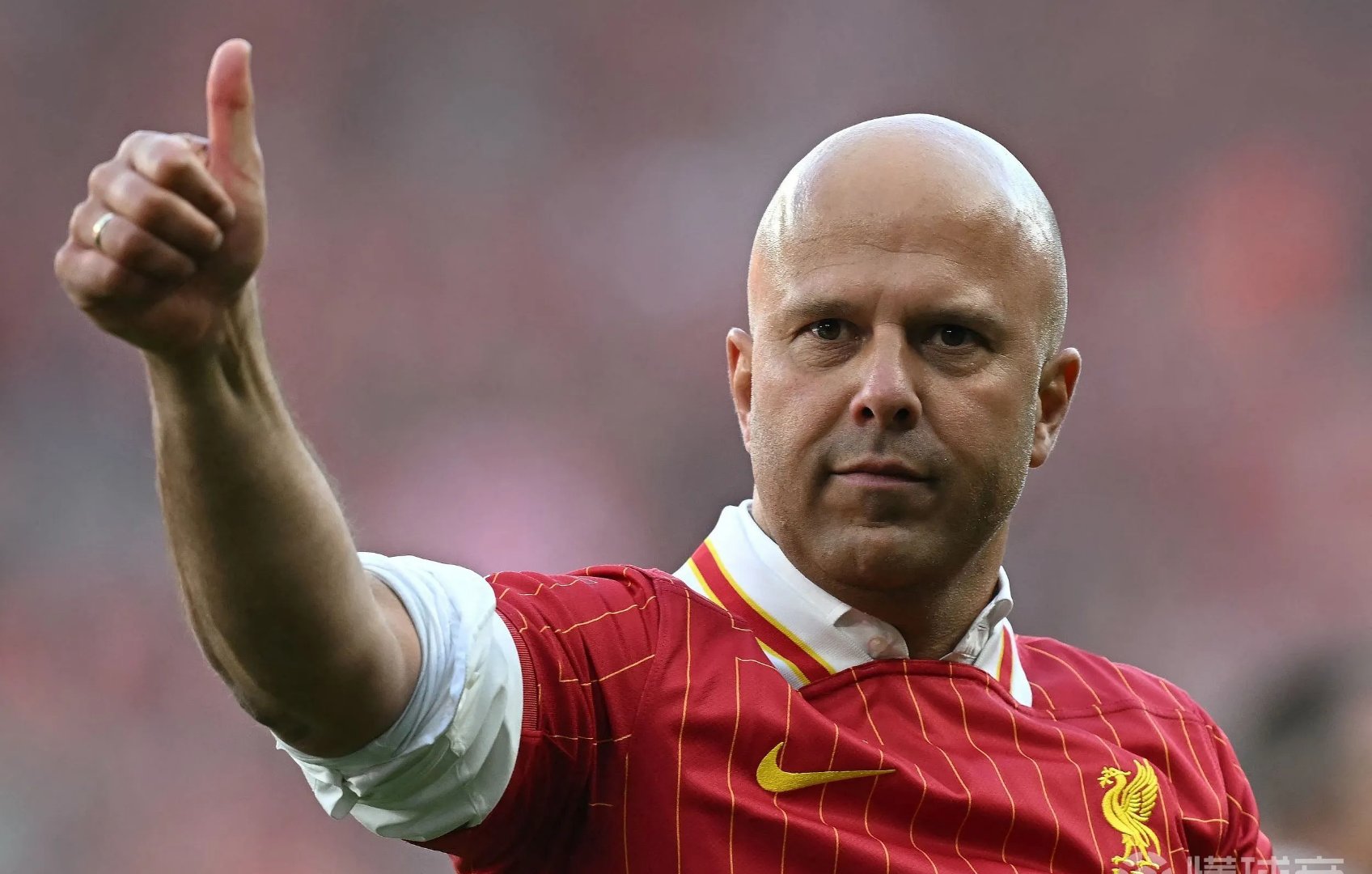 关于德甲今夜再迎强敌；利物浦防线松动；主帅态度——更衣室稳定；赛程密集仍需轮换的信息