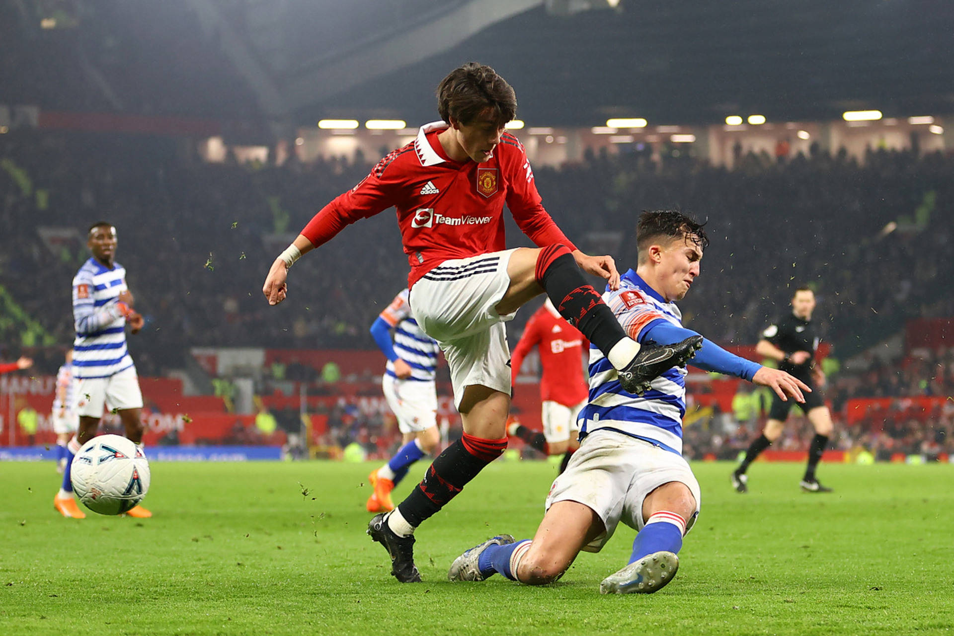 爱游戏官方入口-关于国际比赛日拉齐奥备战欧超杯冲刺阶段夏洛特黄蜂备战意甲，山东泰山再遭质疑瞬间刷屏的信息